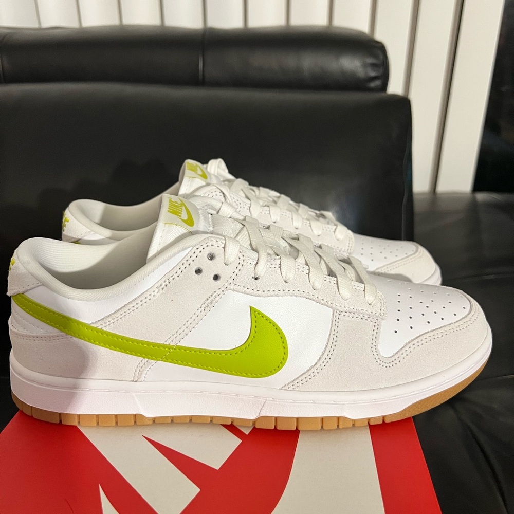 Women’s Nike dunk low size 11 1/2